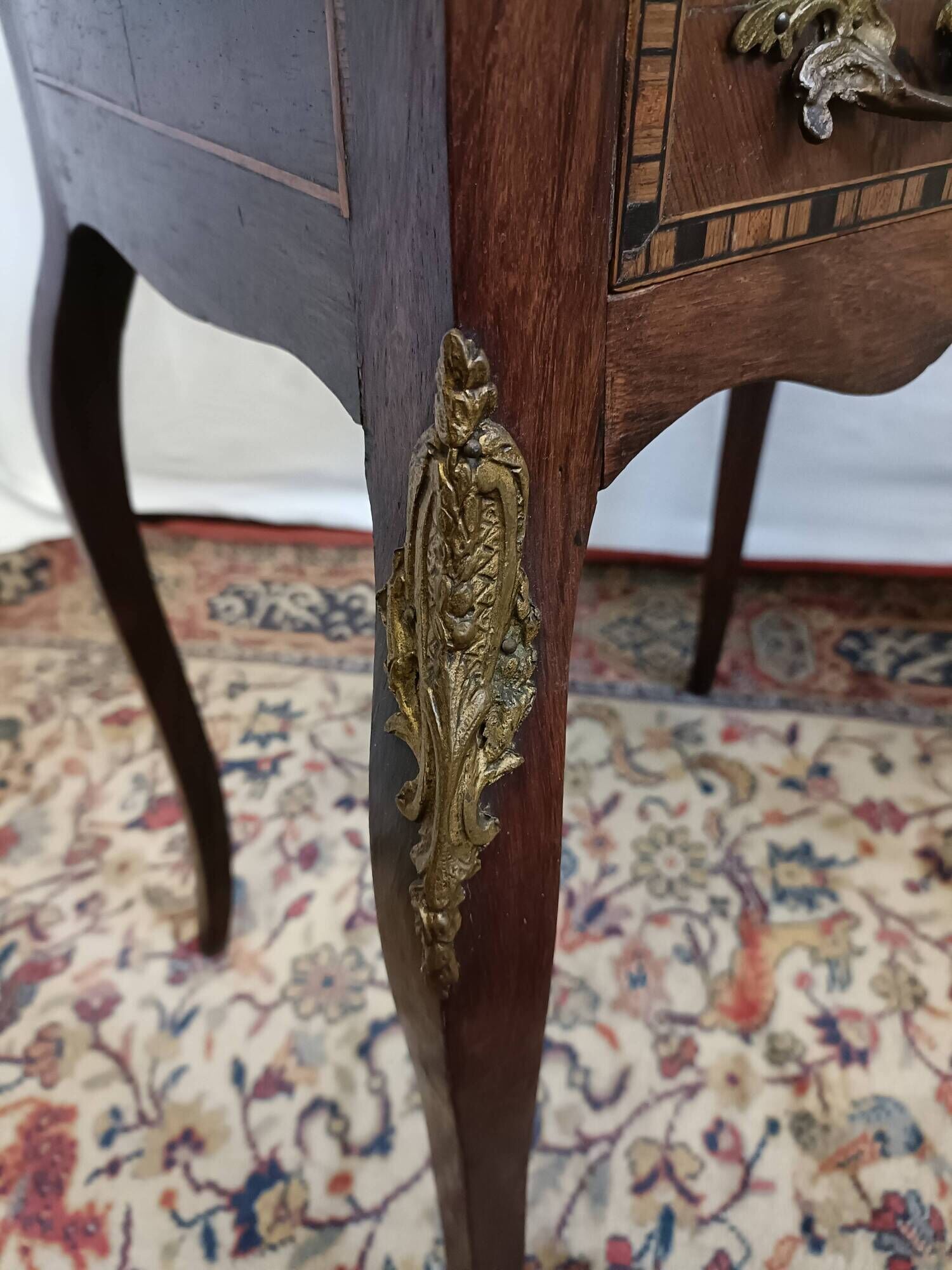 Small Louis XV chest of drawers in inlaid wood