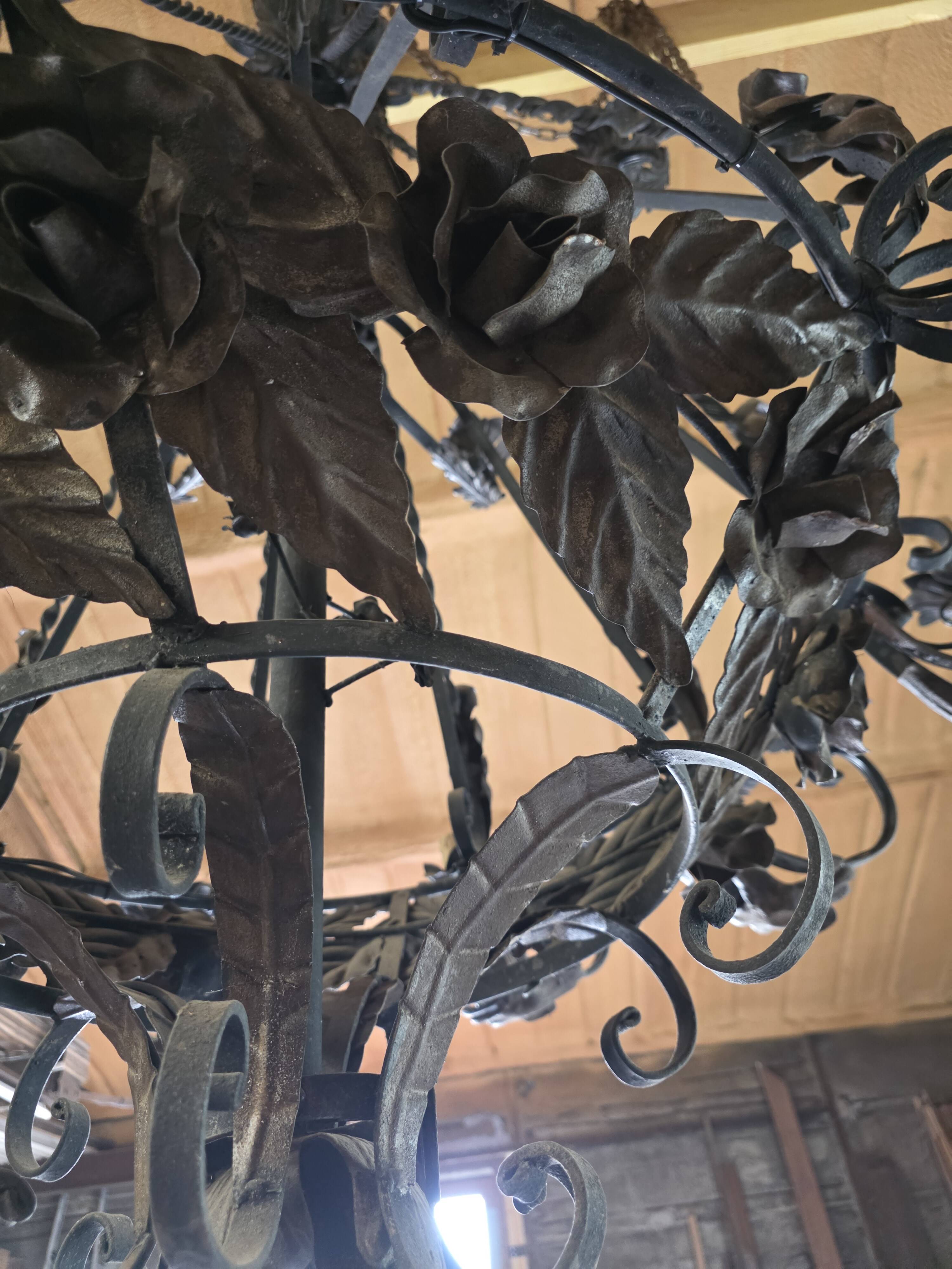Lustre en fer forgé ( grand modèle) 170 × 120 cm