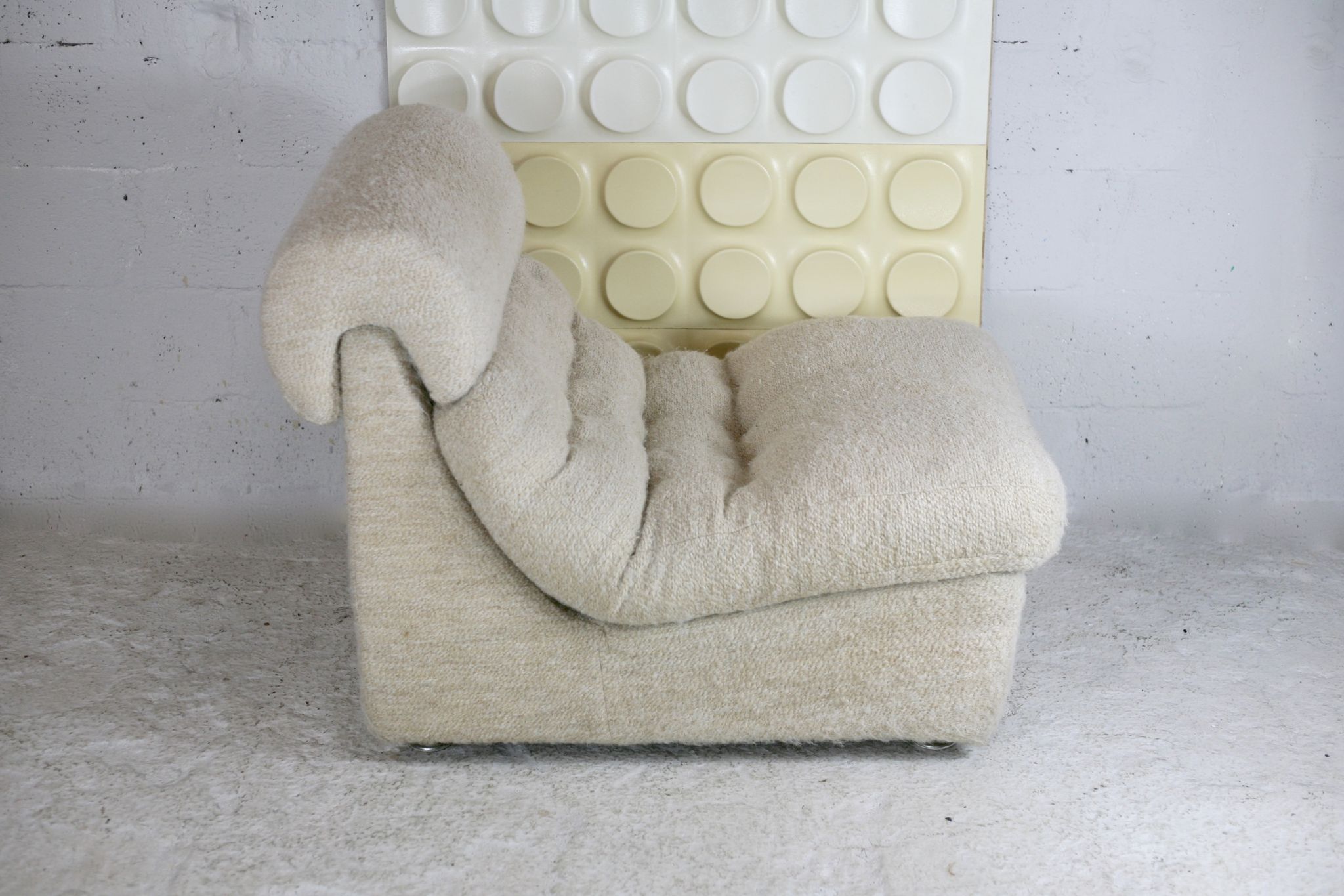 Chair "Space Age" in unbleached wool, France, circa 1970