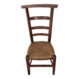 Ancienne chaise prie-Dieu en bois et paille avec plaque en laiton
