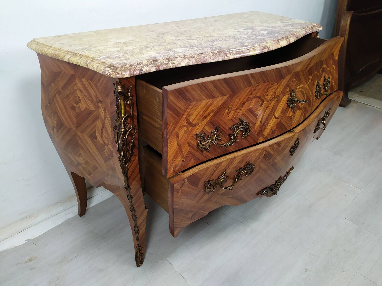 Commode Louis XV galbé