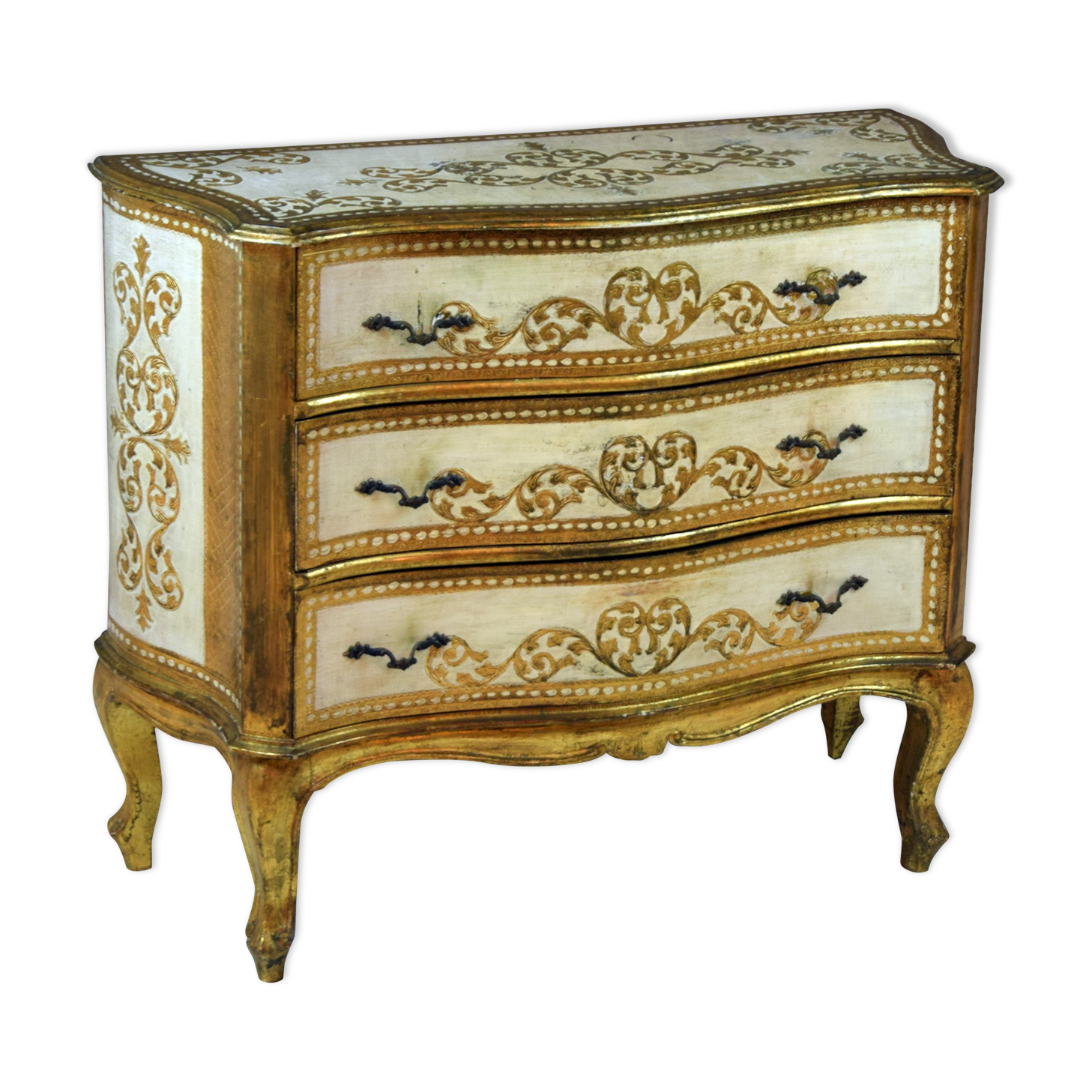 Italian chest of drawers