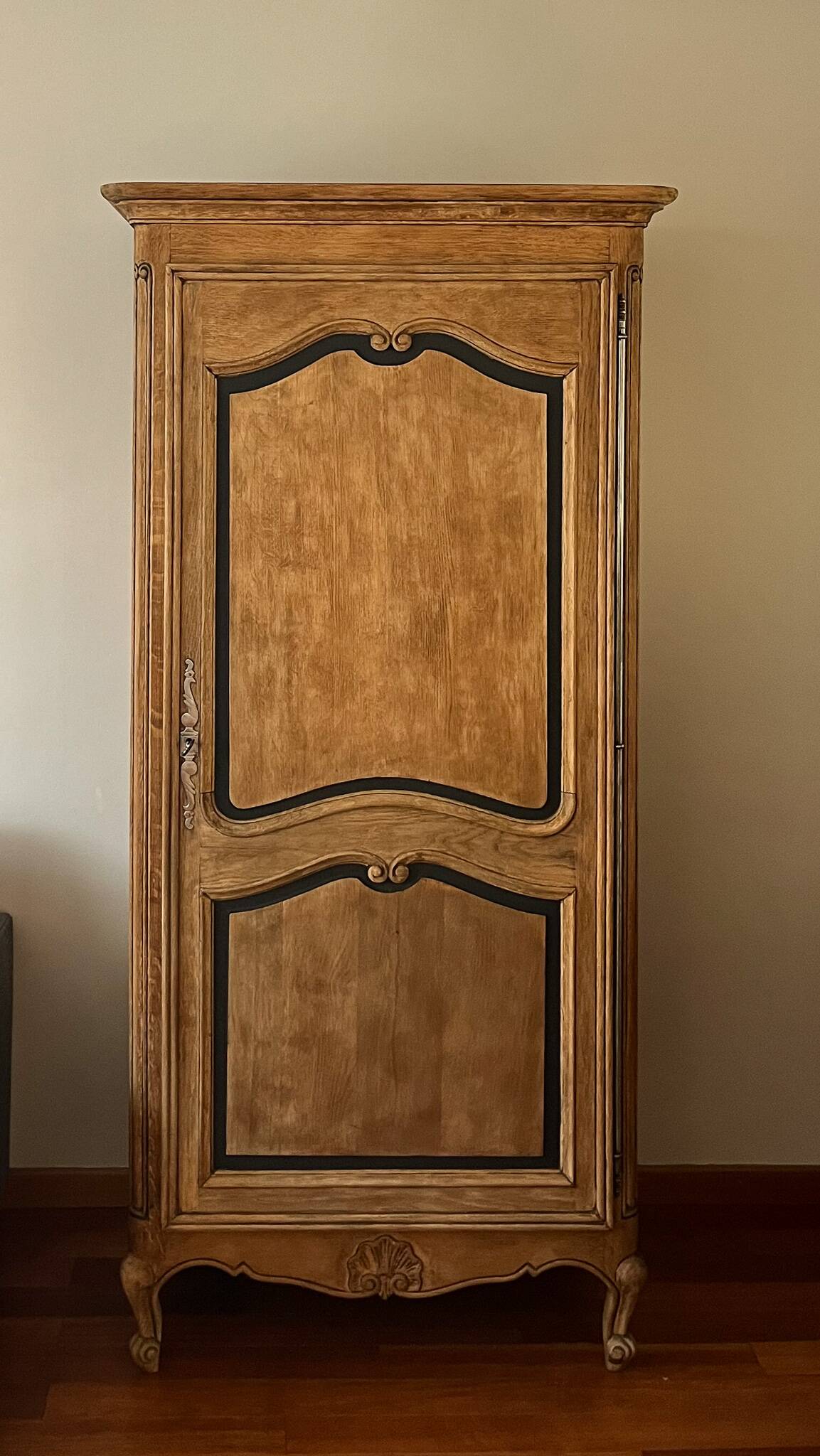 Old solid wood hosiery