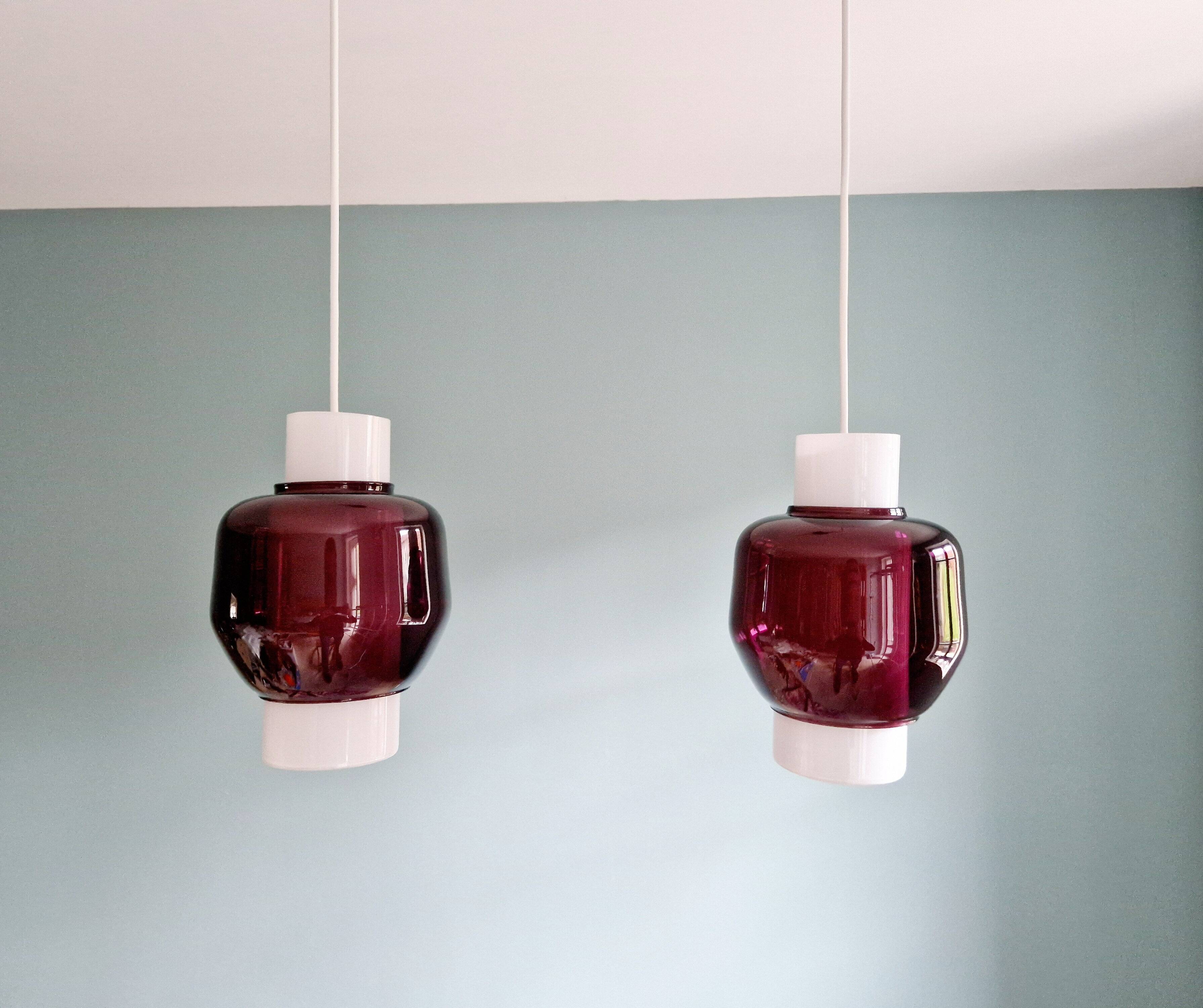 Scandinavian chandelier in white opaline and amethyst glass, 1960s.