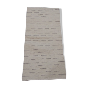 Tapis blanc et violet traditionnel
