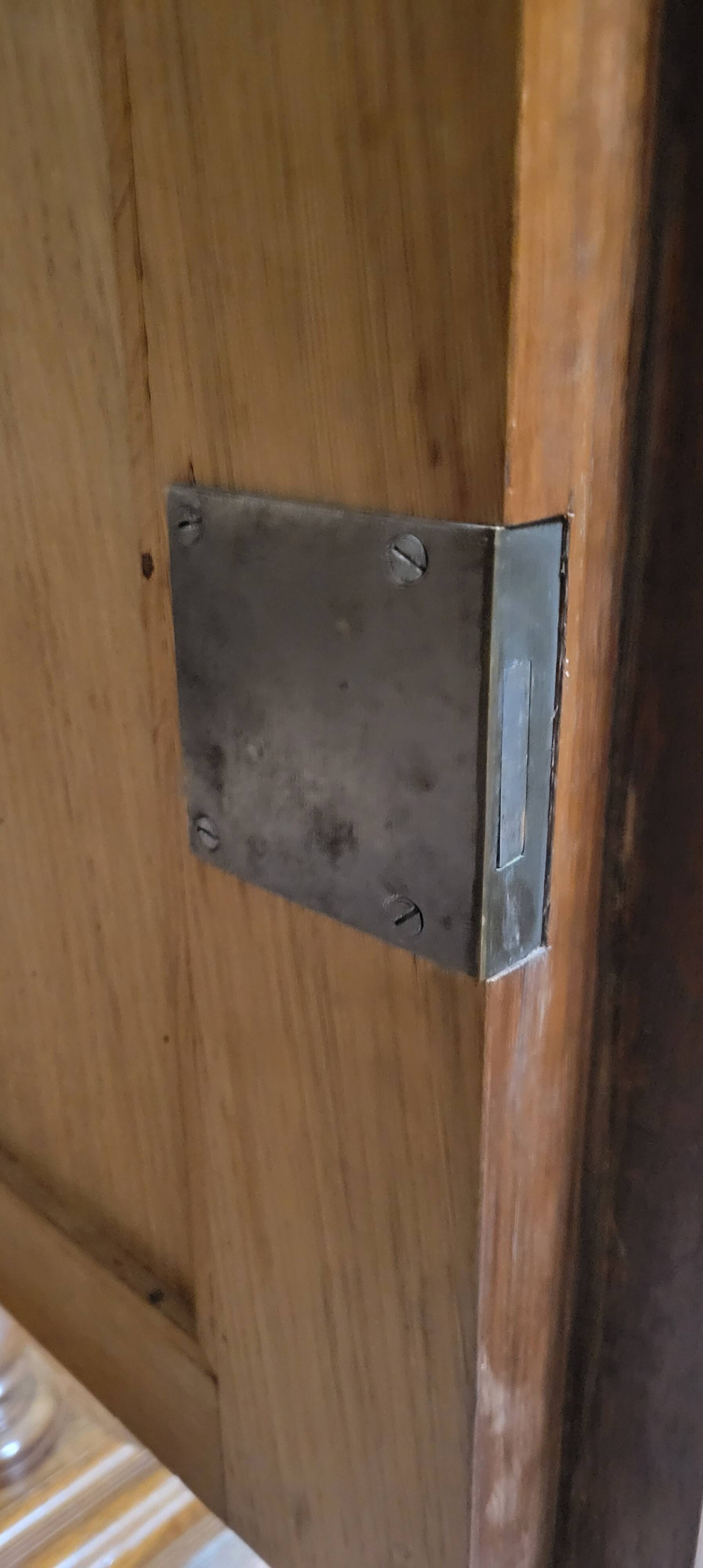 Meuble d’appui Style Renaissance en noyer a fonction dissimulée