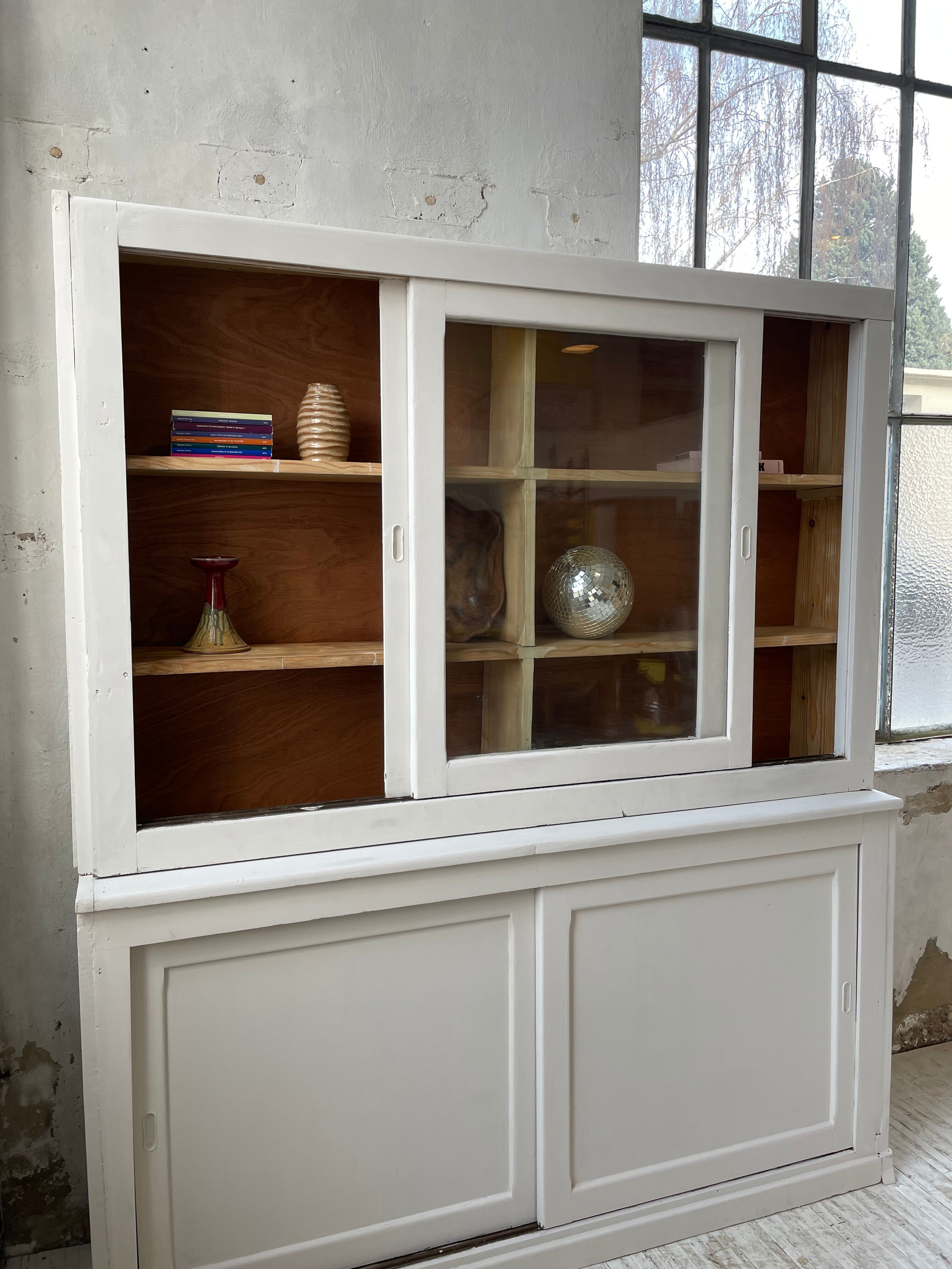 Library showcase ivory white sliding doors