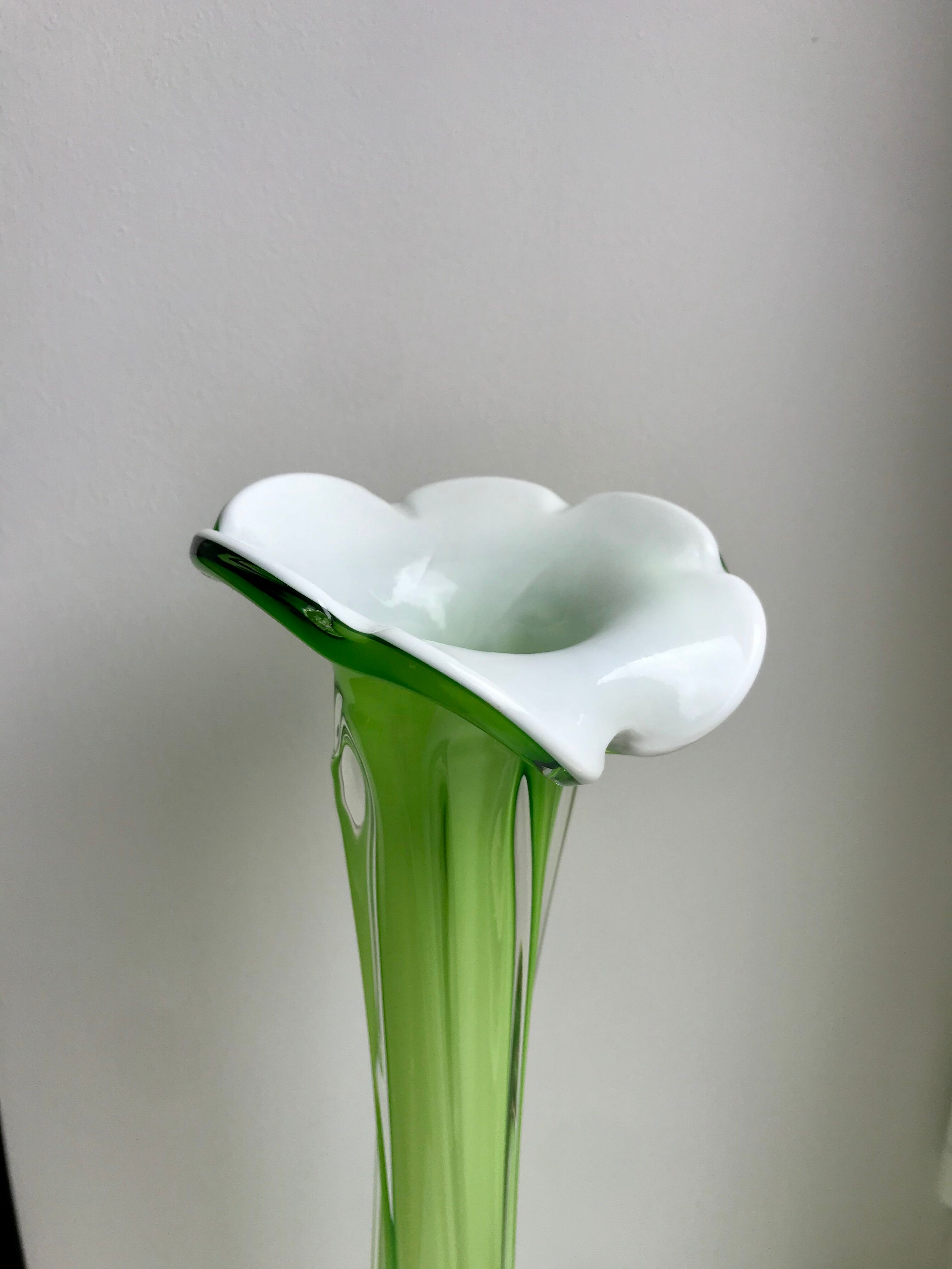 large soliflore vase in opaline and apple green glass Murano style 60s-70s