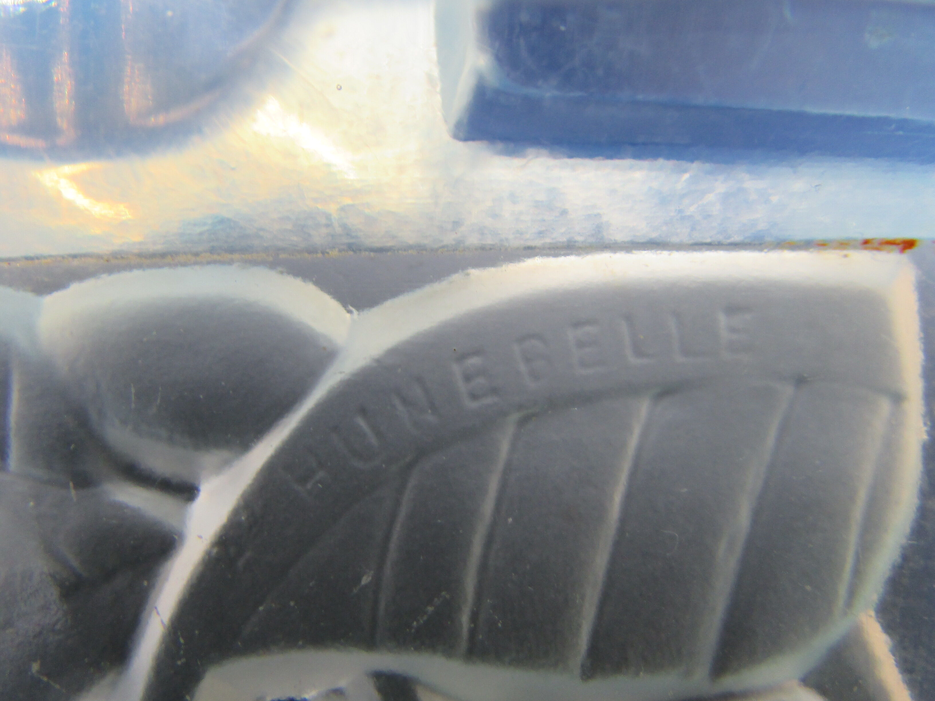 Art-deco opalescent glass ashtray A. Hunebelle