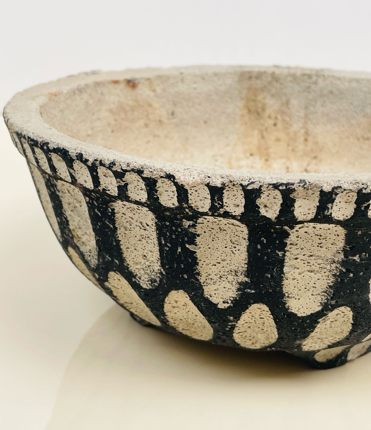 Cache-pot or planter in cement - tripod, brutalist - 1950