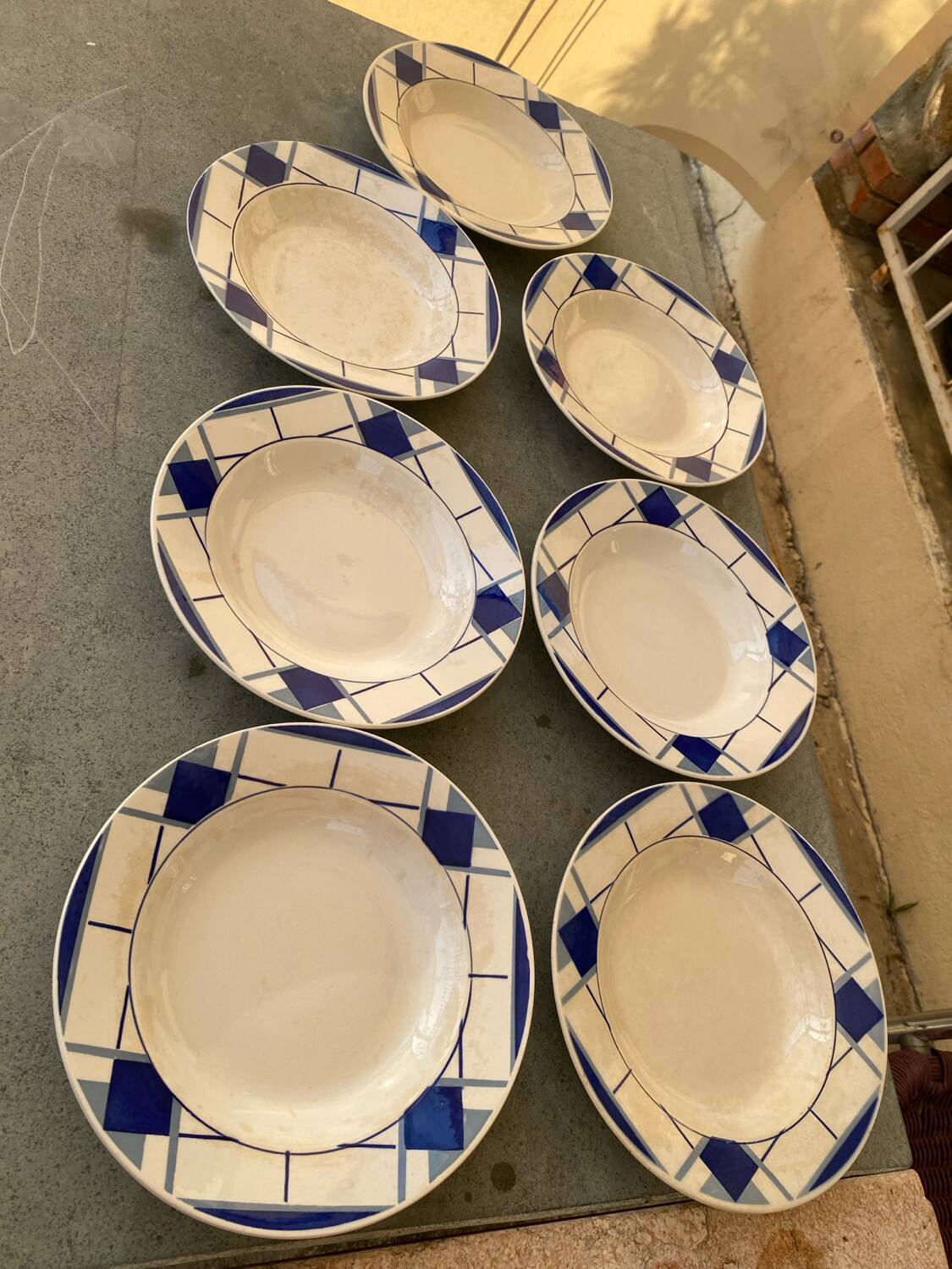 Many flat plates, Digoin Sarreguemines, Efel.