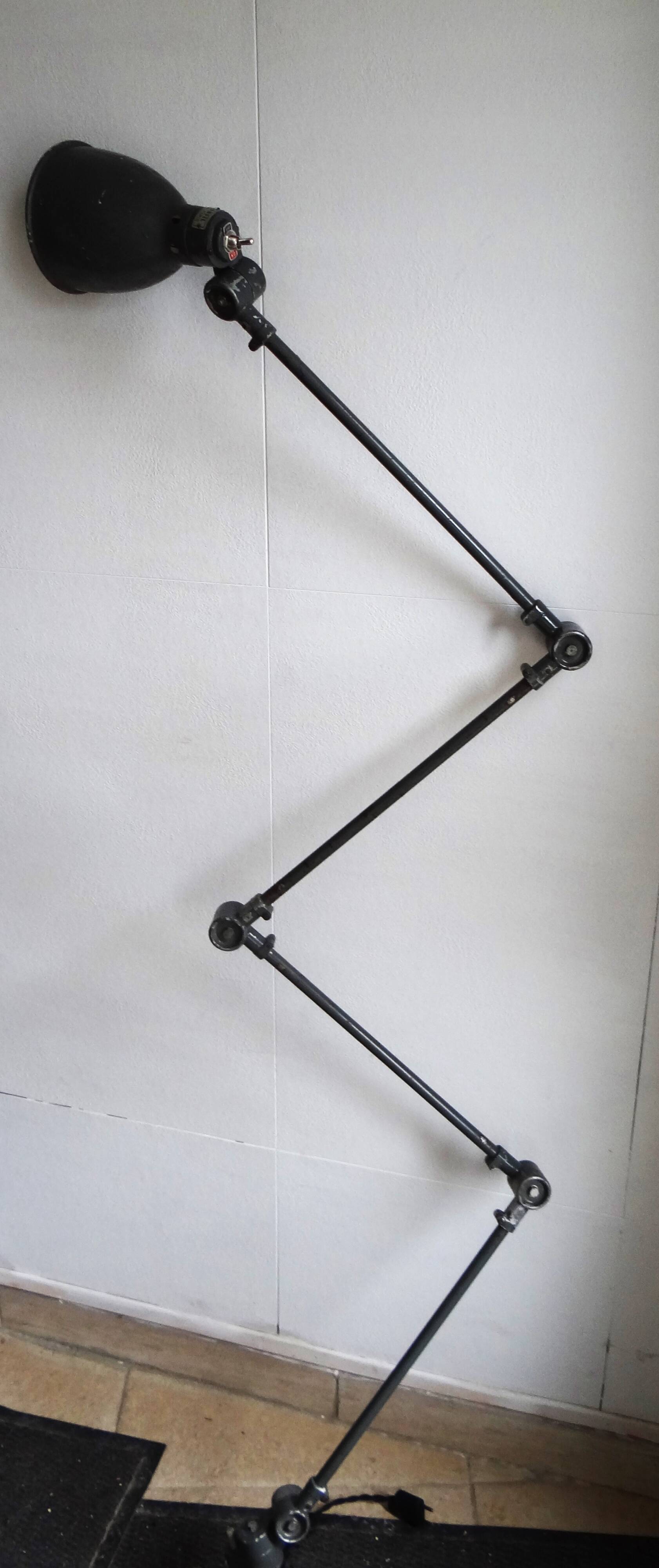 Industrial table lamp articulated 4 arms