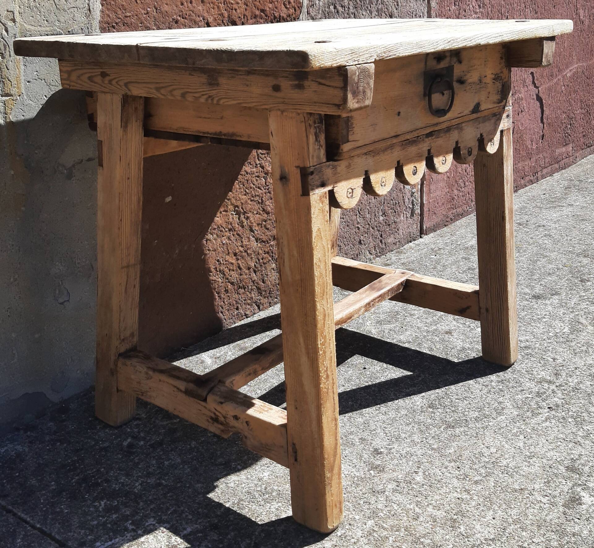 Table basse ou d' appoint. (18ème siècle)