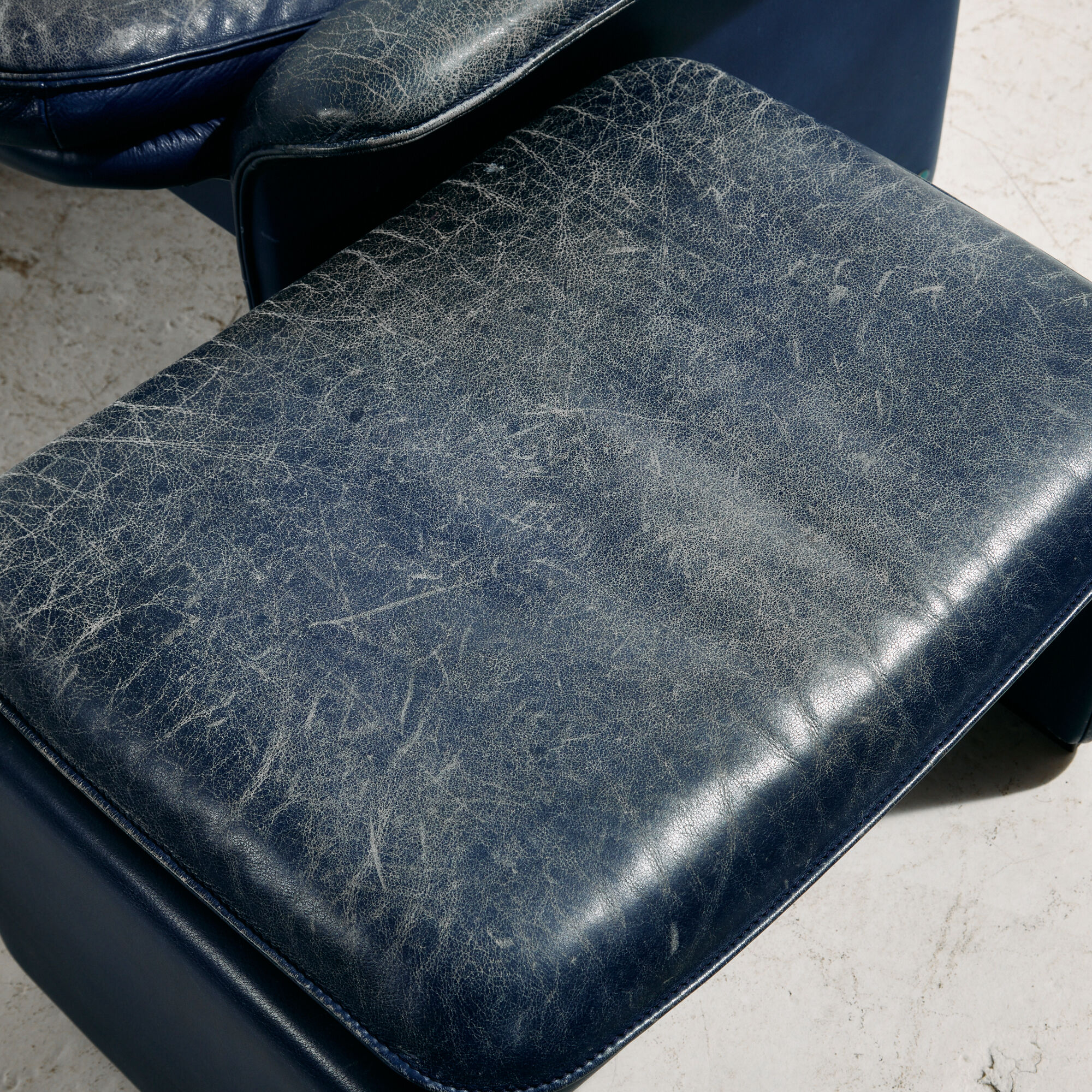 Fauteuil en cuir Ds 50 et ottoman par De Sede, ensemble de 2