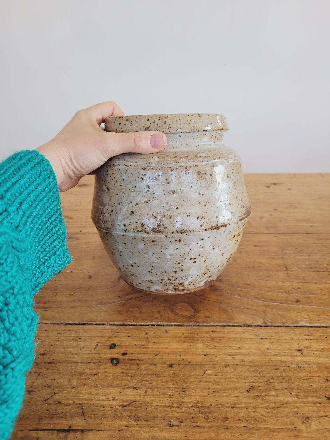 Vase / pot sandstone pyrity