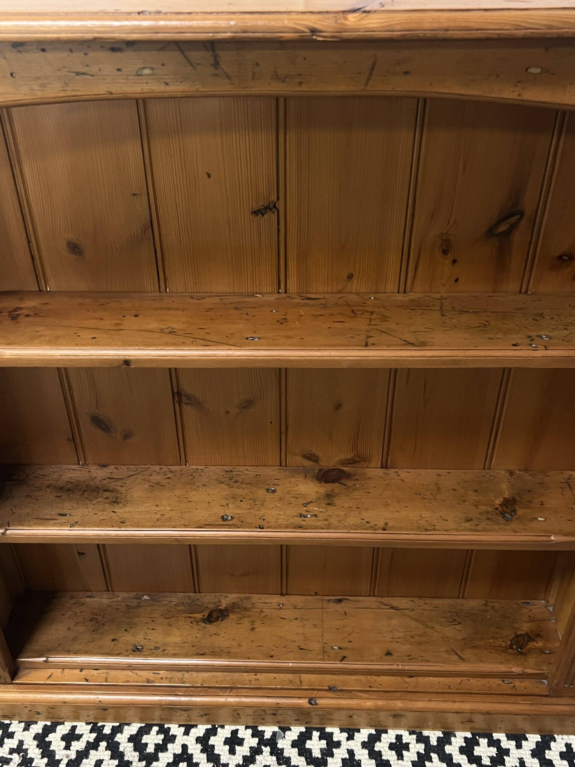 Bibus in solid pine, bookcase in pitch pine, 20th century manufacturing