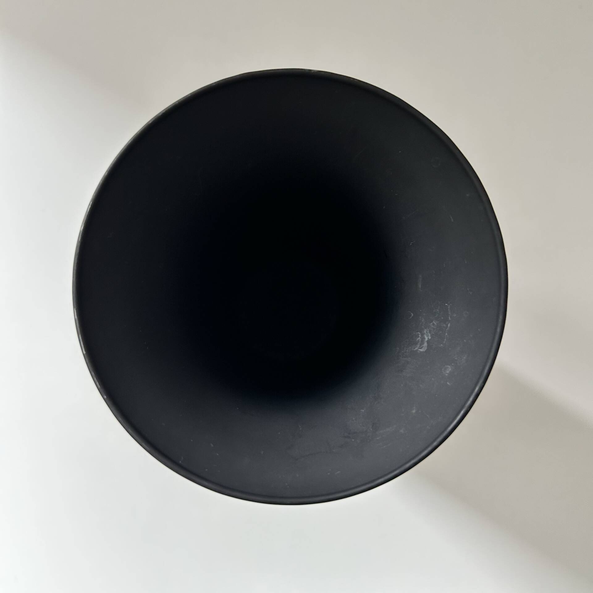 Vase en verre noir mat Habitat 1990
