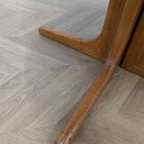 Scandinavian extendable round table