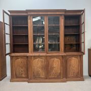 Large English library with a projection (renovated)