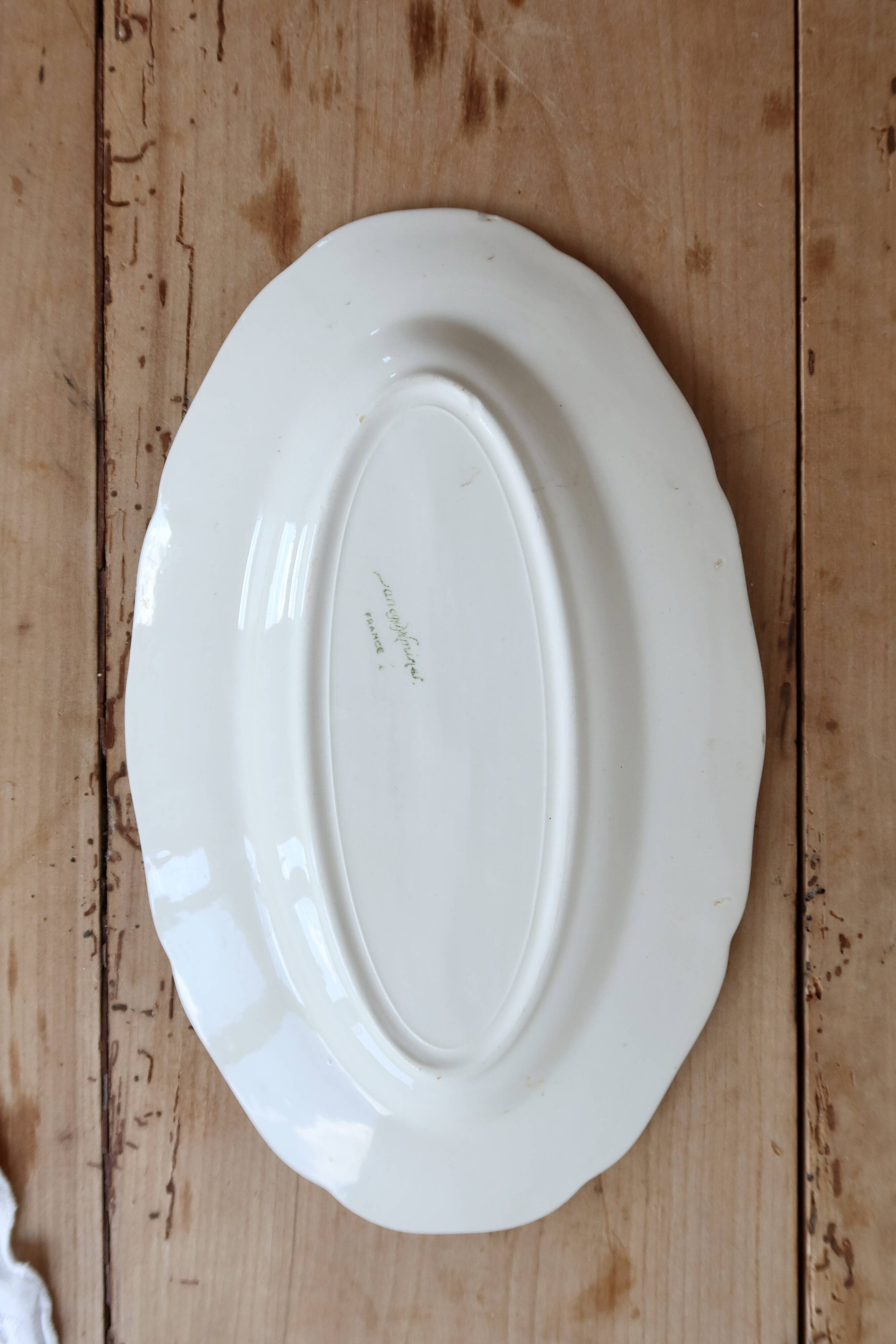 Ravier vintage Sarreguemines ivory earthenware – Scalloped rim