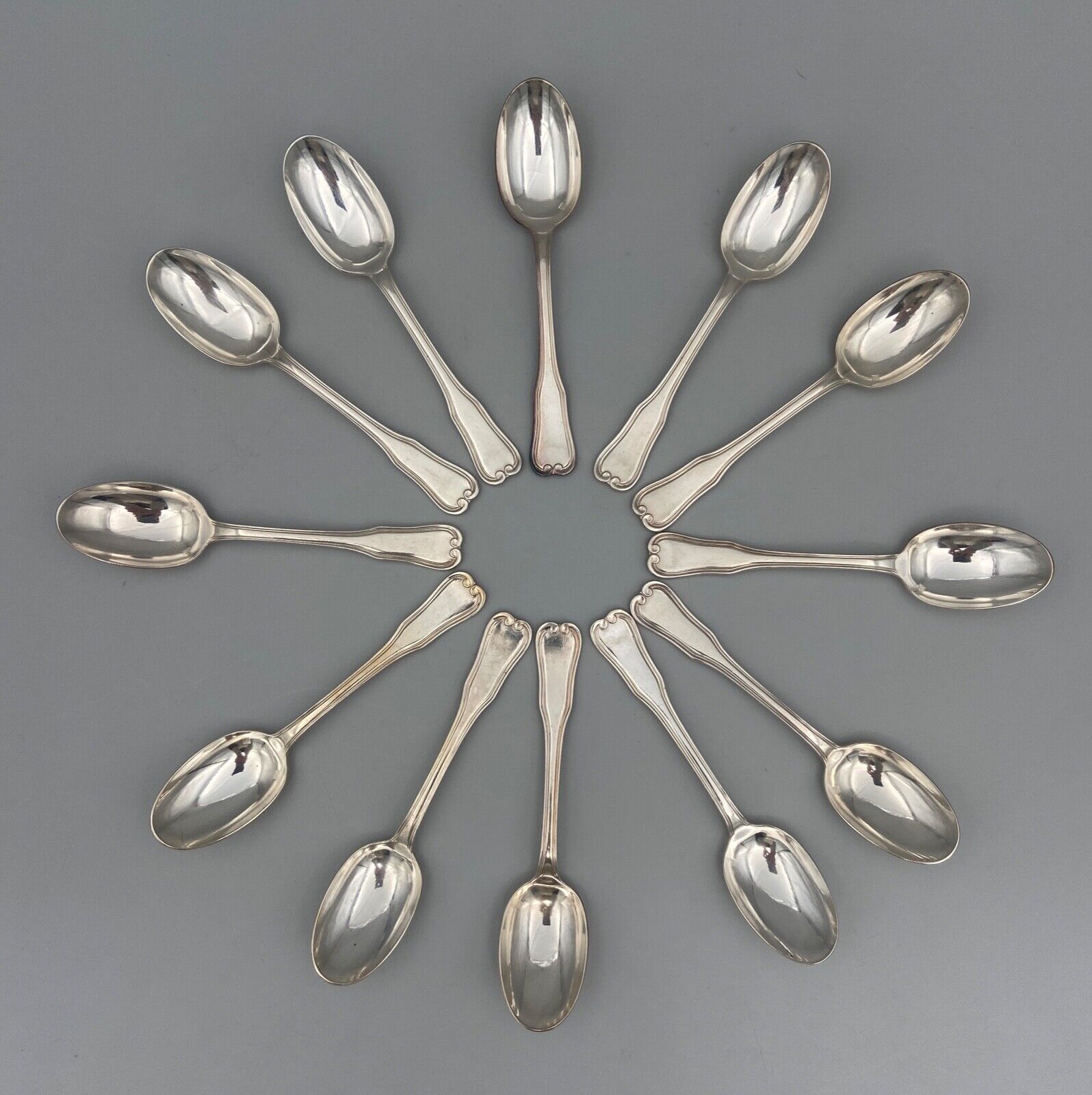 Cutlery set in metal ravinet d'enfert model dauphin 109 pieces