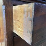 Meuble de métier en sapin ouvrant à 4 tiroirs
