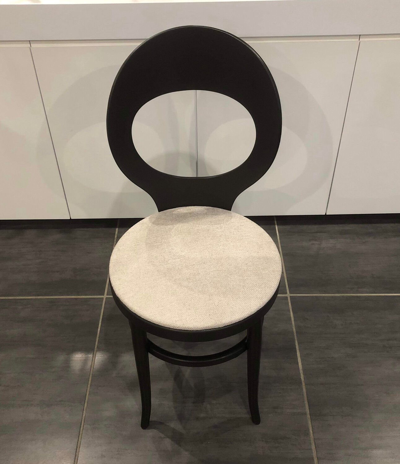 Chaise Baumann modèle « mouette » années 1960.