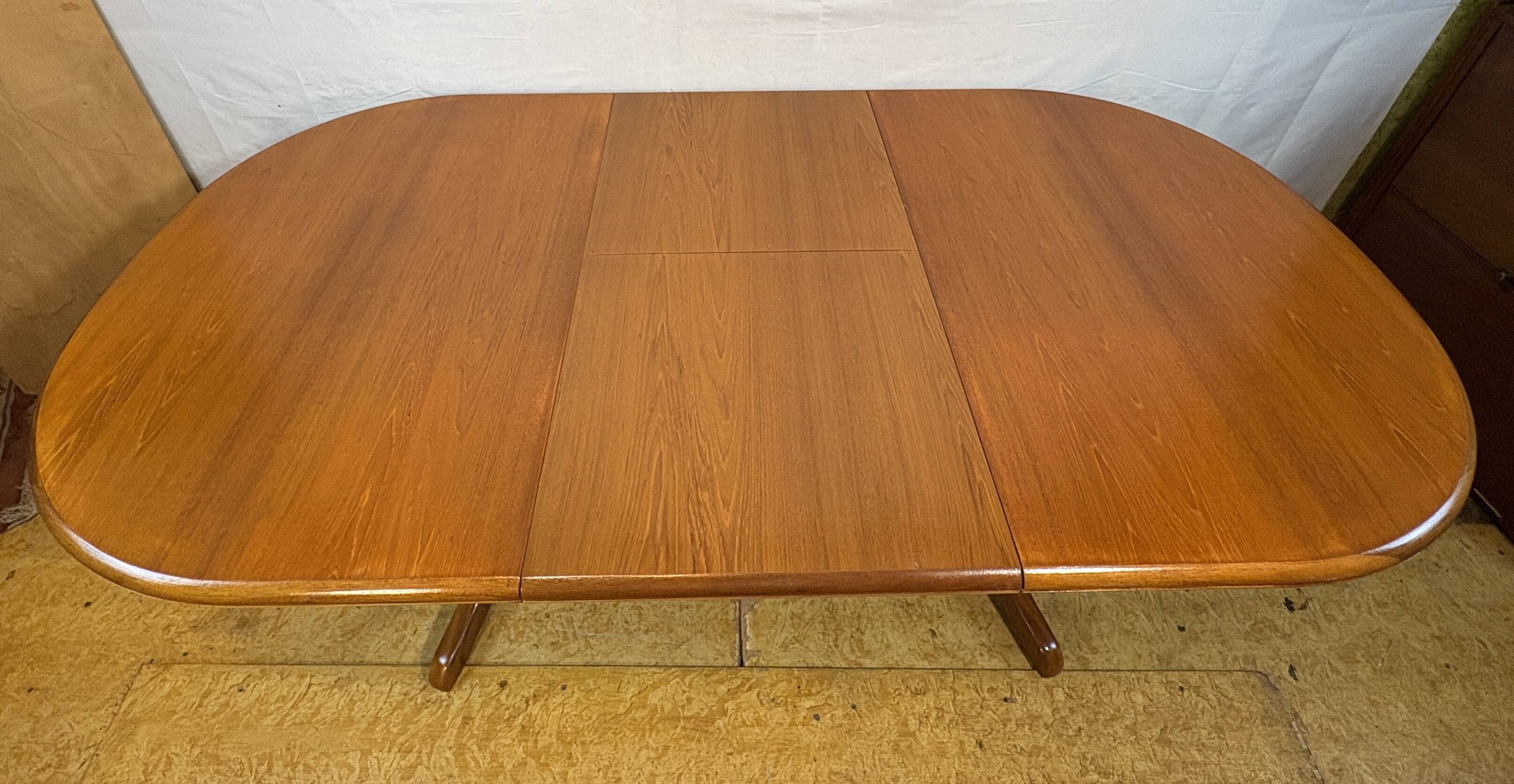 Mid Century Retro Teak Oval Danish Extending Dining Table (Circa 1960–1970)