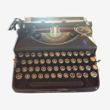 Machine to write portable old Triumph