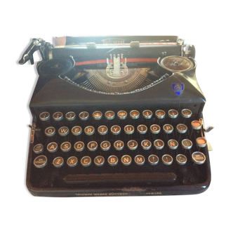 Machine to write portable old Triumph