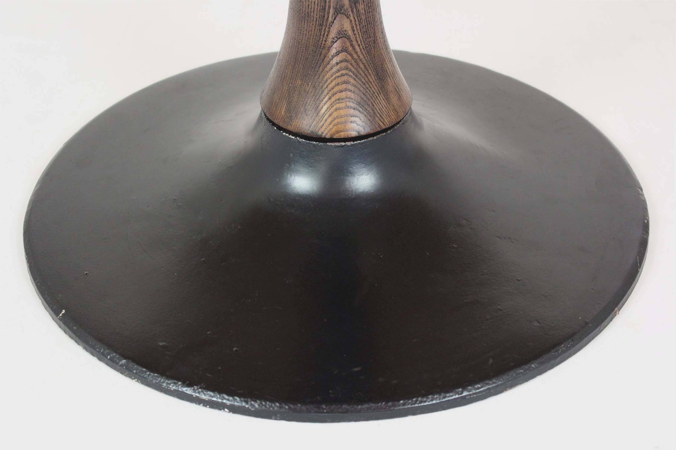 Mid-century modern round tulip dining table, restored by Drevotvar, 1960s.