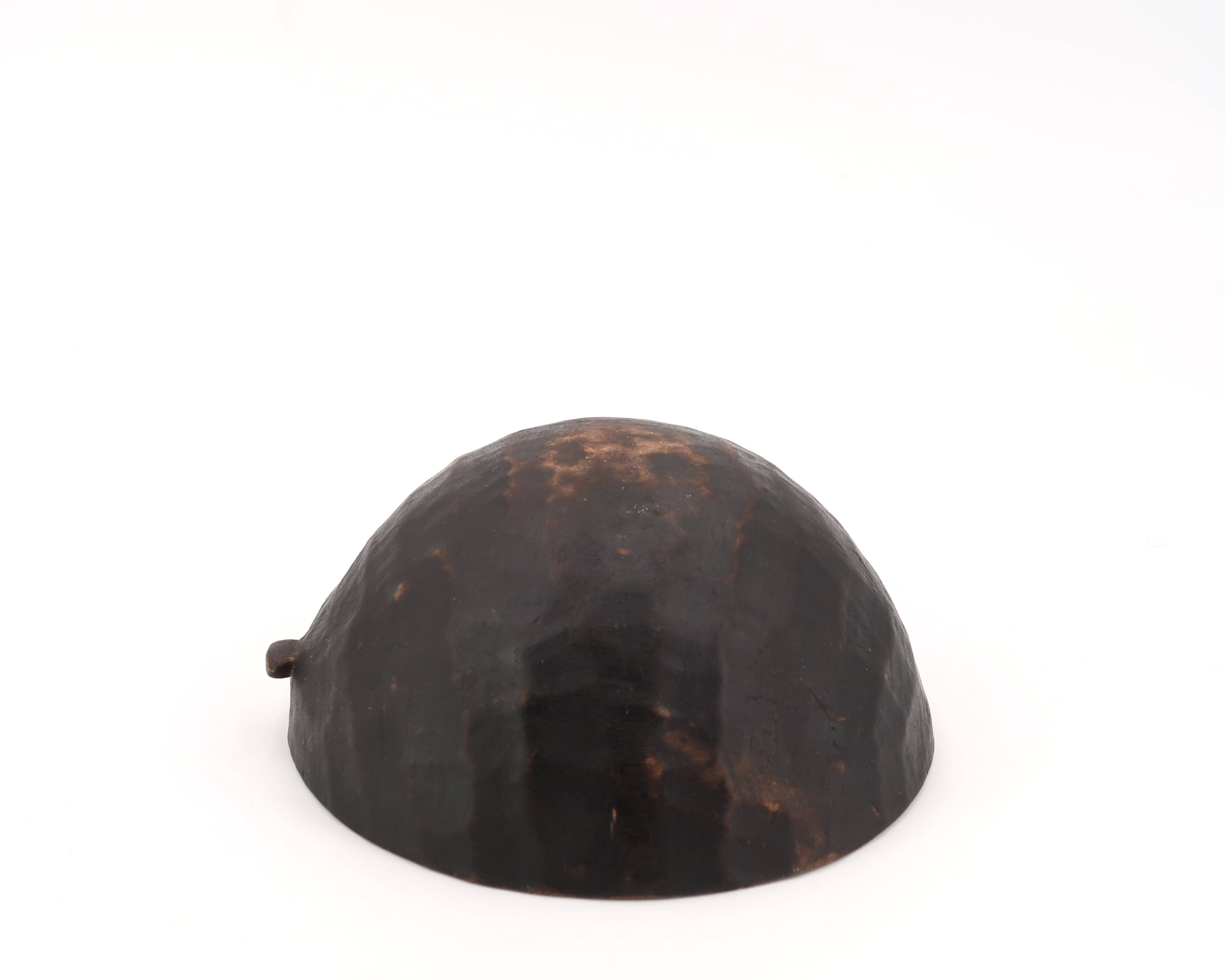 Empty African tumbler pocket dish in blackened wood, 1970s