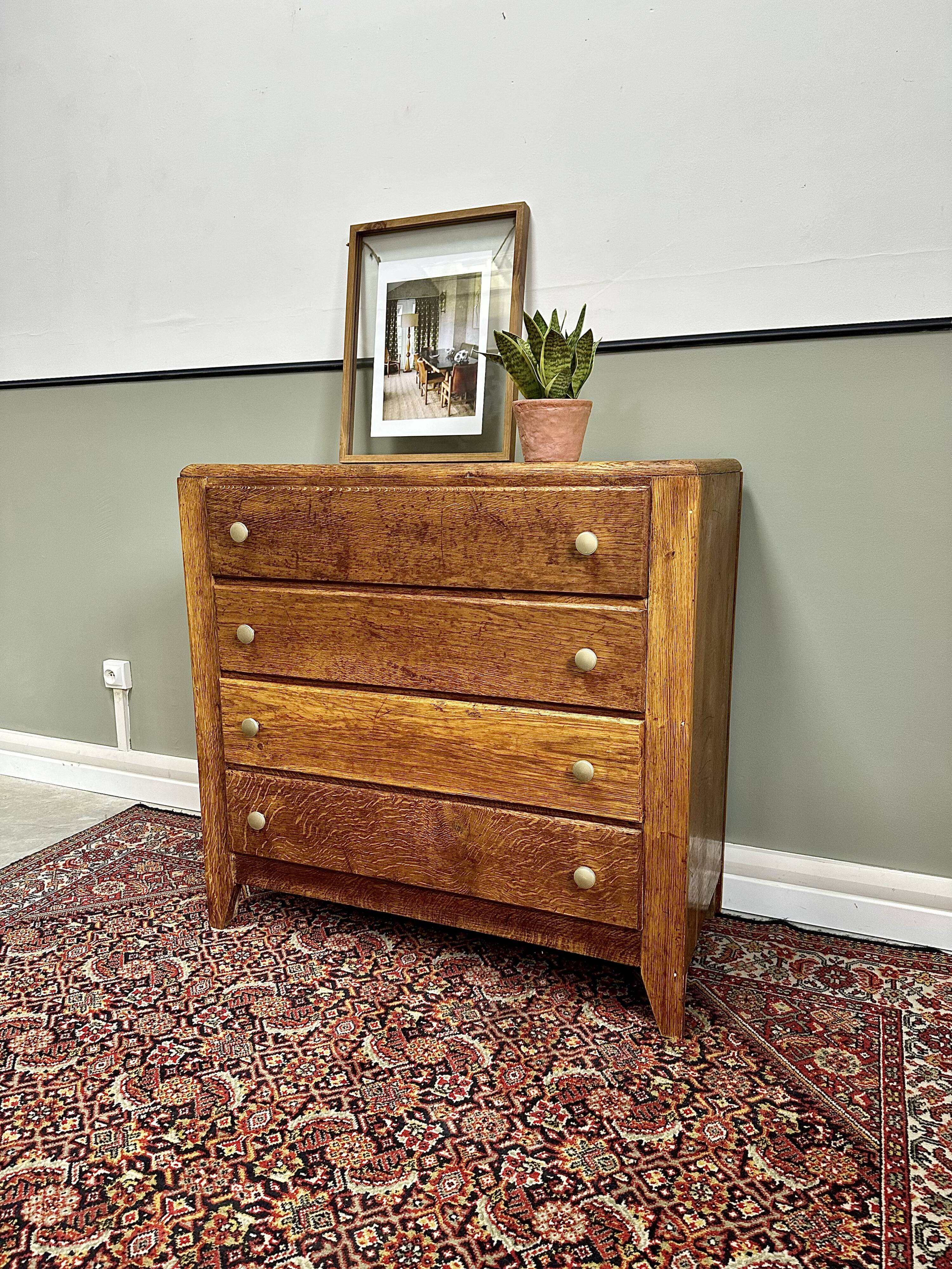 Vintage chest of drawers