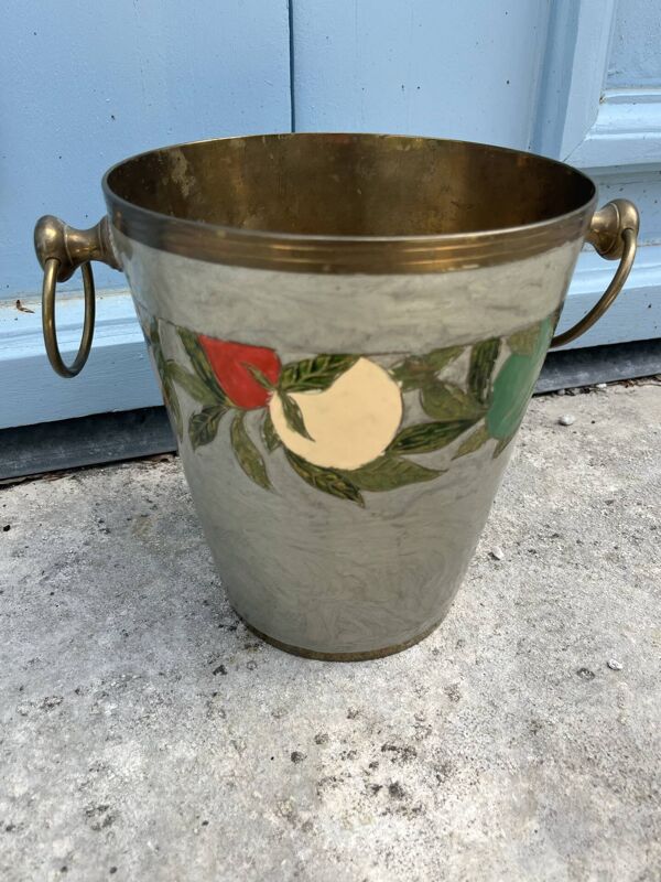 Seau à champagne en cloisonné français avec guirlande de fruits et poignées en laiton