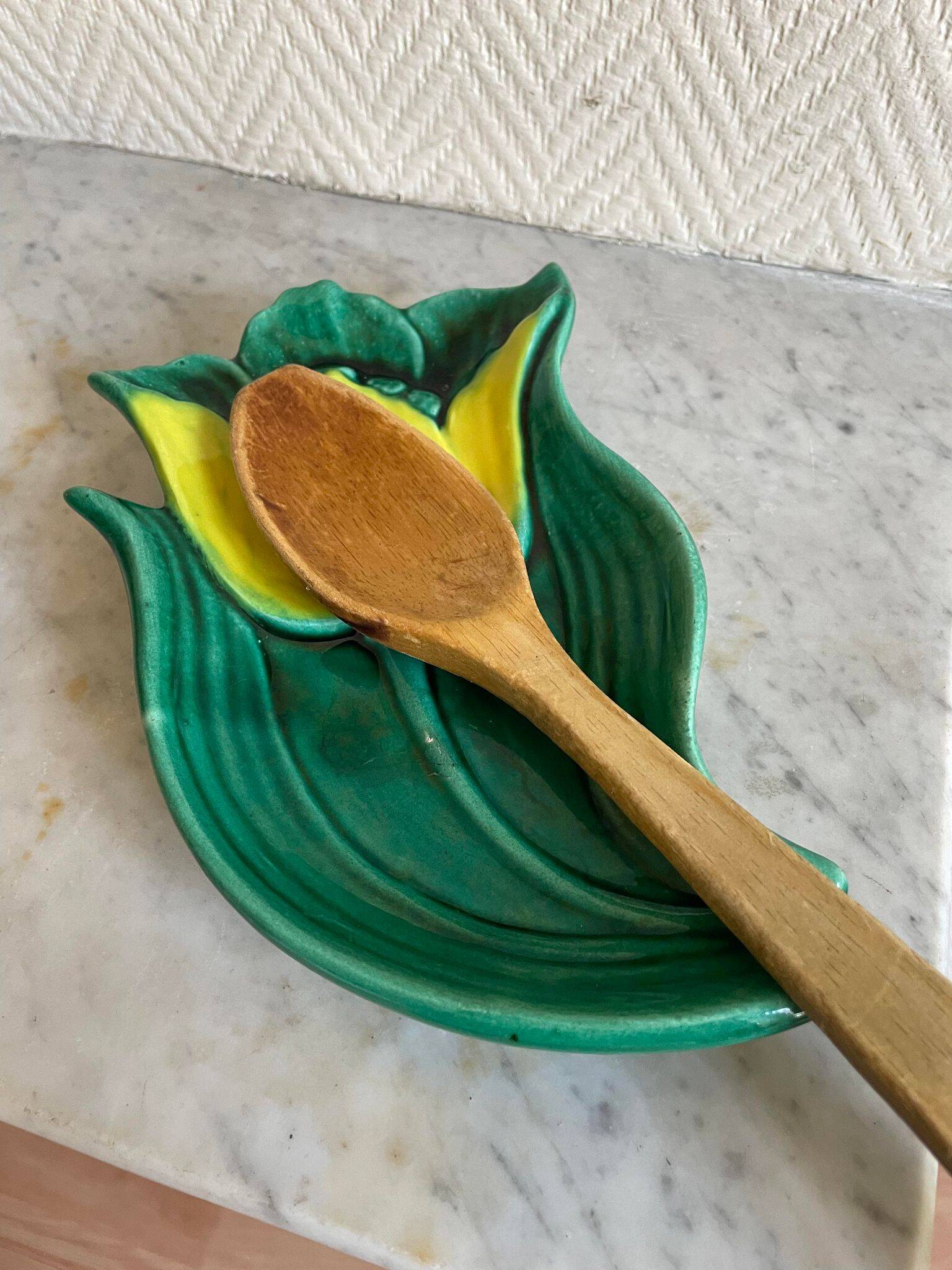 Spoon rest or pocket tray with tulip decor signed Vallauris