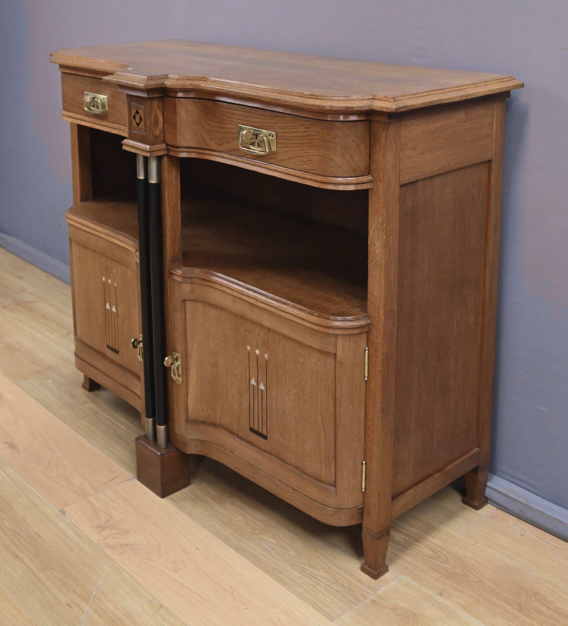 Buffet desserte en chêne dans le style Gustave Serrurier-Bovy, art déco – 1930