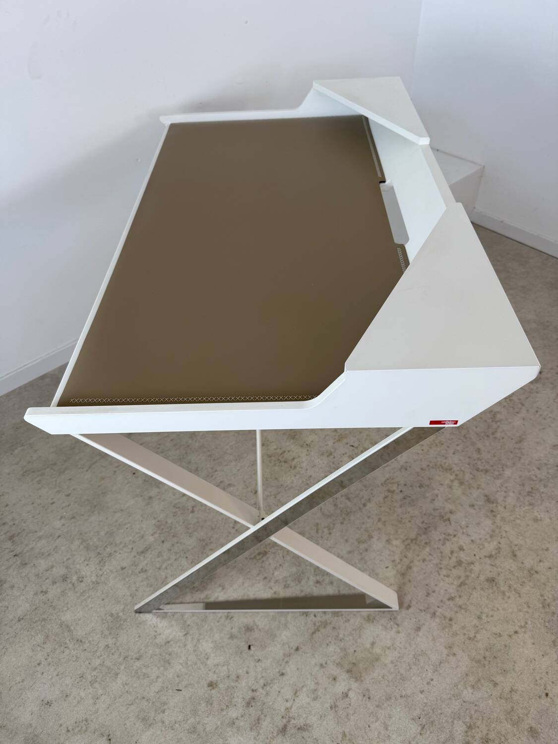 Bureau contemporain design italien  Andrea Lucatello pour Cattelan Italia modèle Qwerty bois et cuir