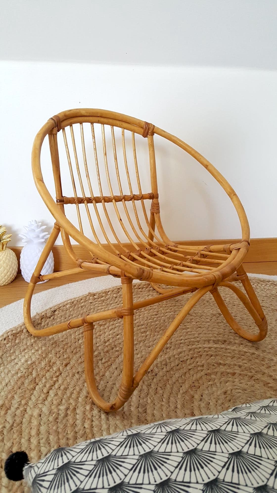 Fauteuil vintage en rotin pour enfant