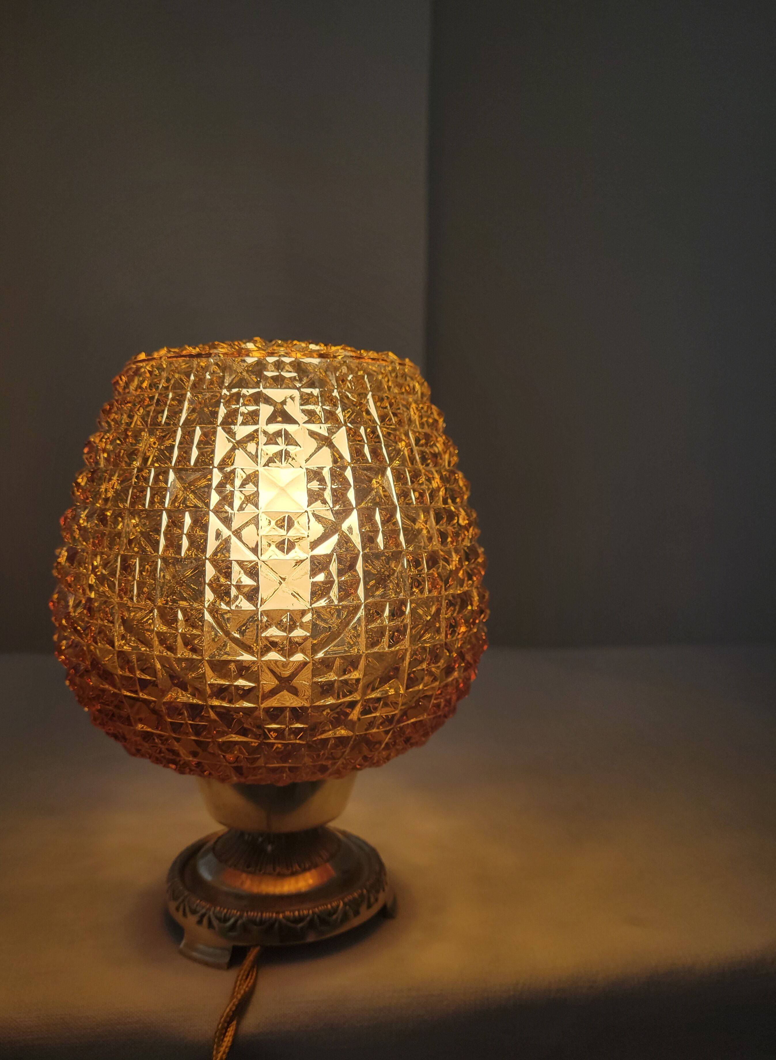 Bedside lamp in amber glass and brass