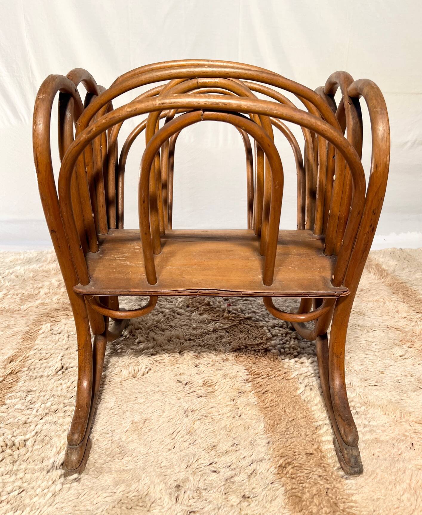 Art Nouveau sheet music or magazine holder, circa 1900, Thonet, turned beech wood