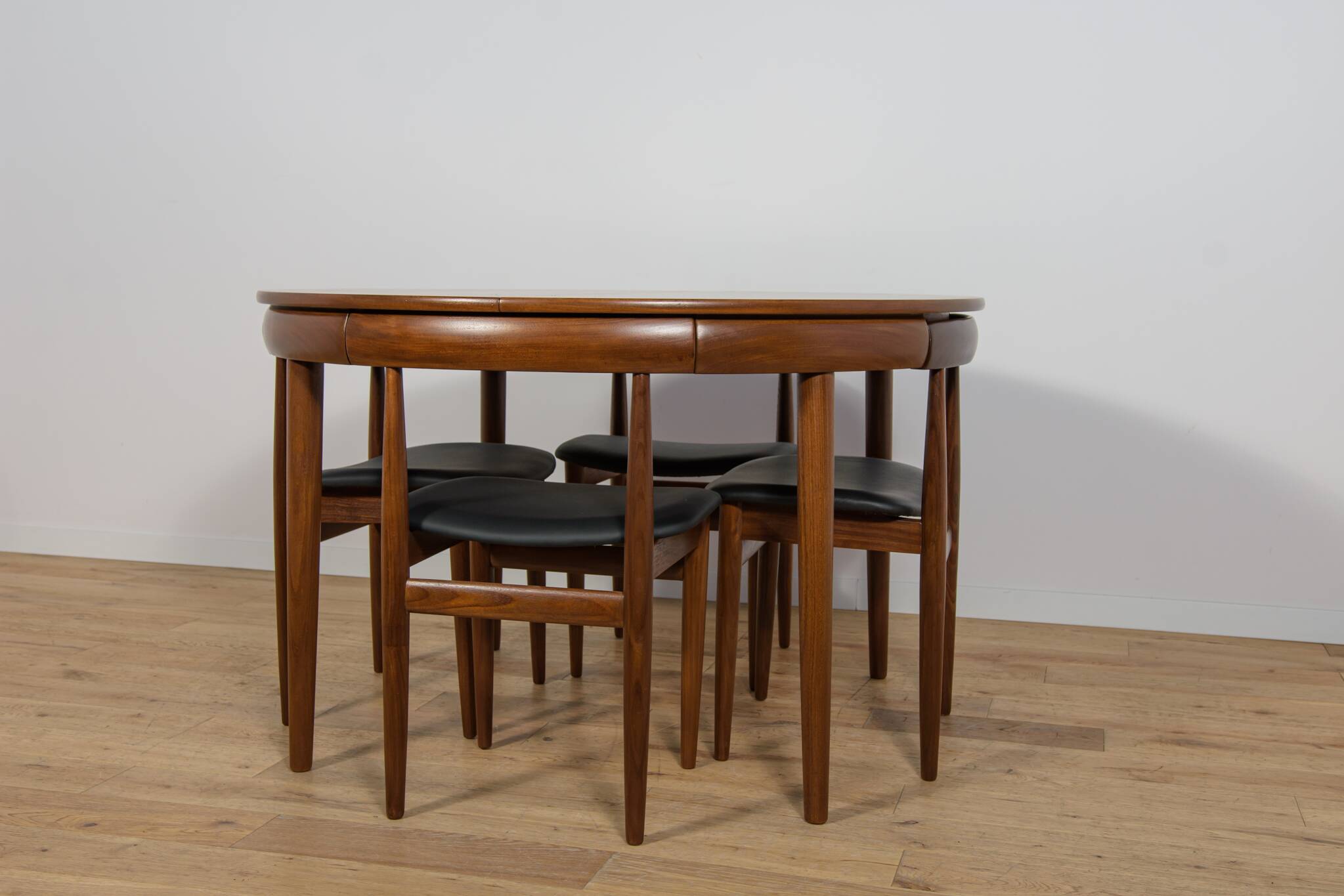 Mid-Century Teak Dining Table & Chairs by Hans Olsen for Frem Røjle.