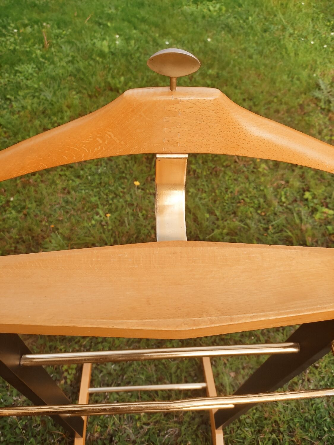 Night valet in beech and brass by Fratelli