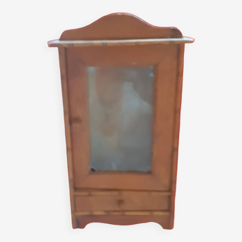 Armoire vitrèe + tiroir des annèes 30 pour poupèe.