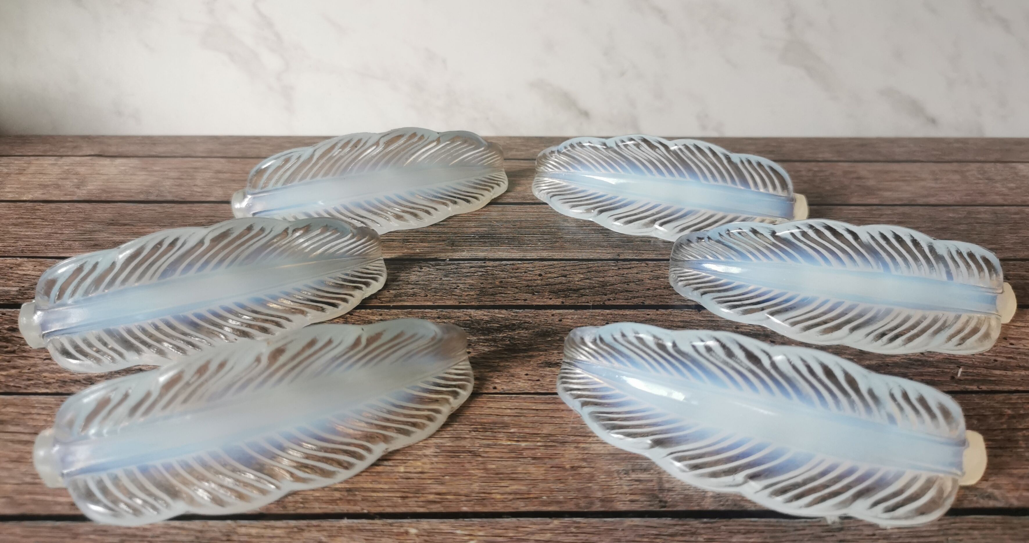 Opalescent glass leaf knife holder