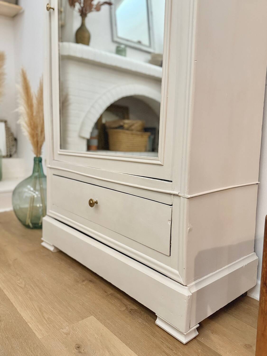 Parisian hosiery cabinet