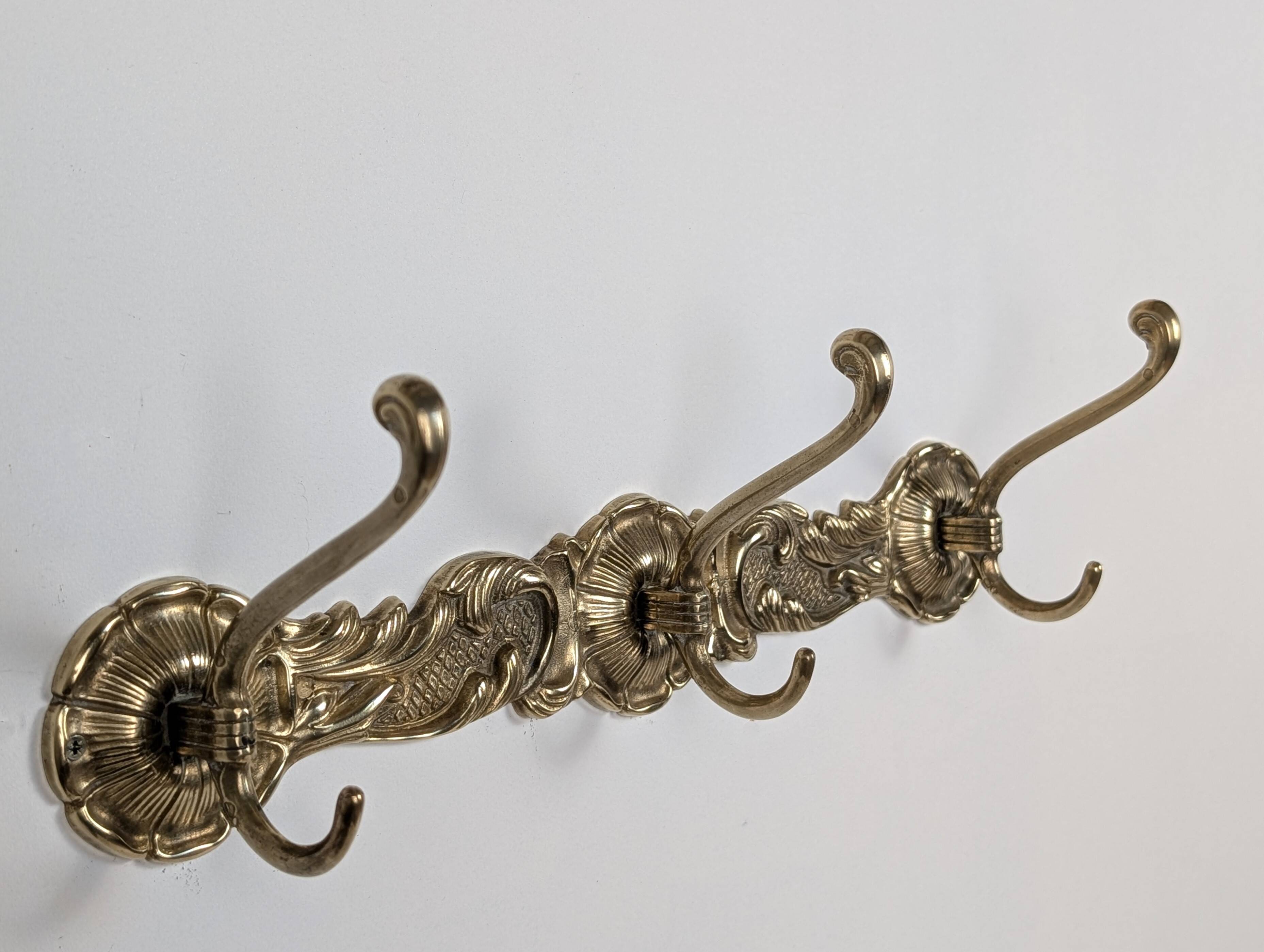 Wall-mounted coat rack