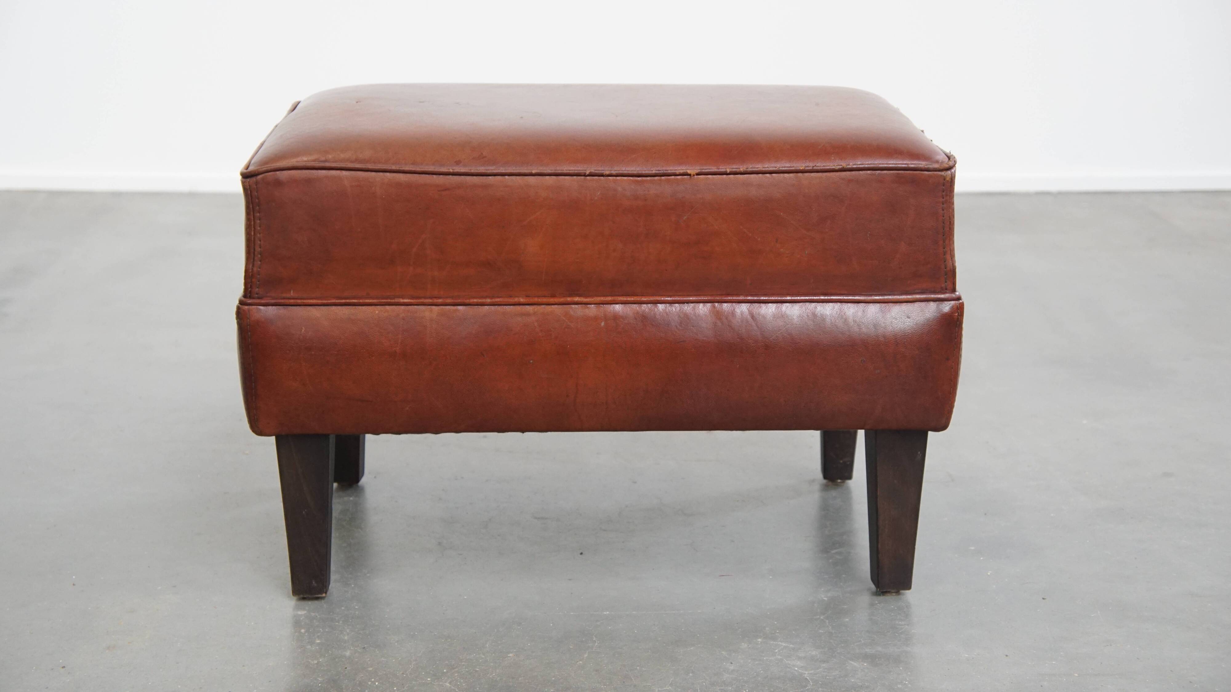 Pouf en cuir de mouton couleur cognac