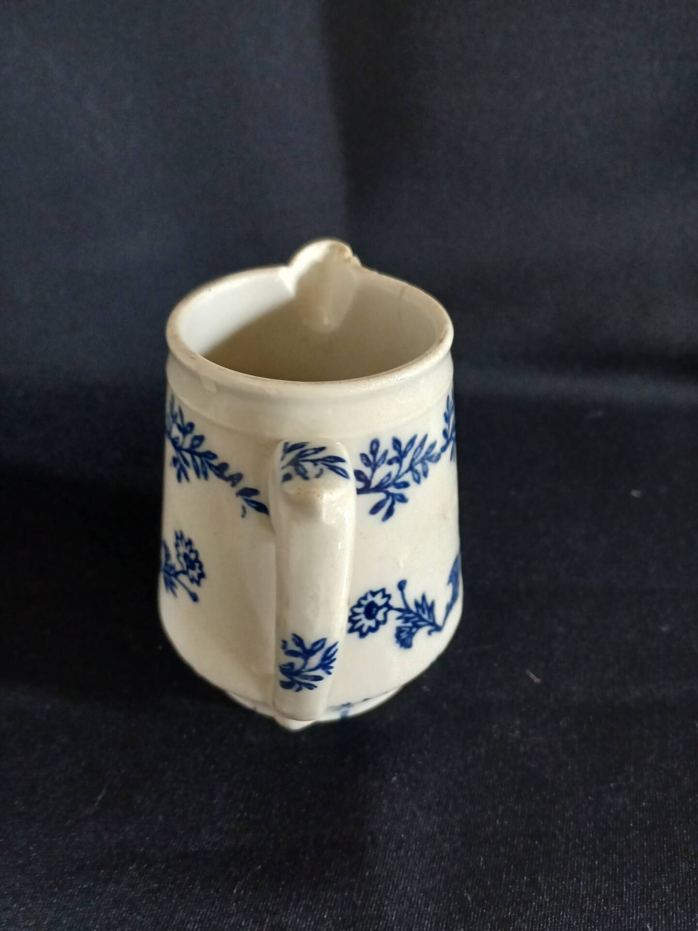 Small jug/milk pot in steel clay