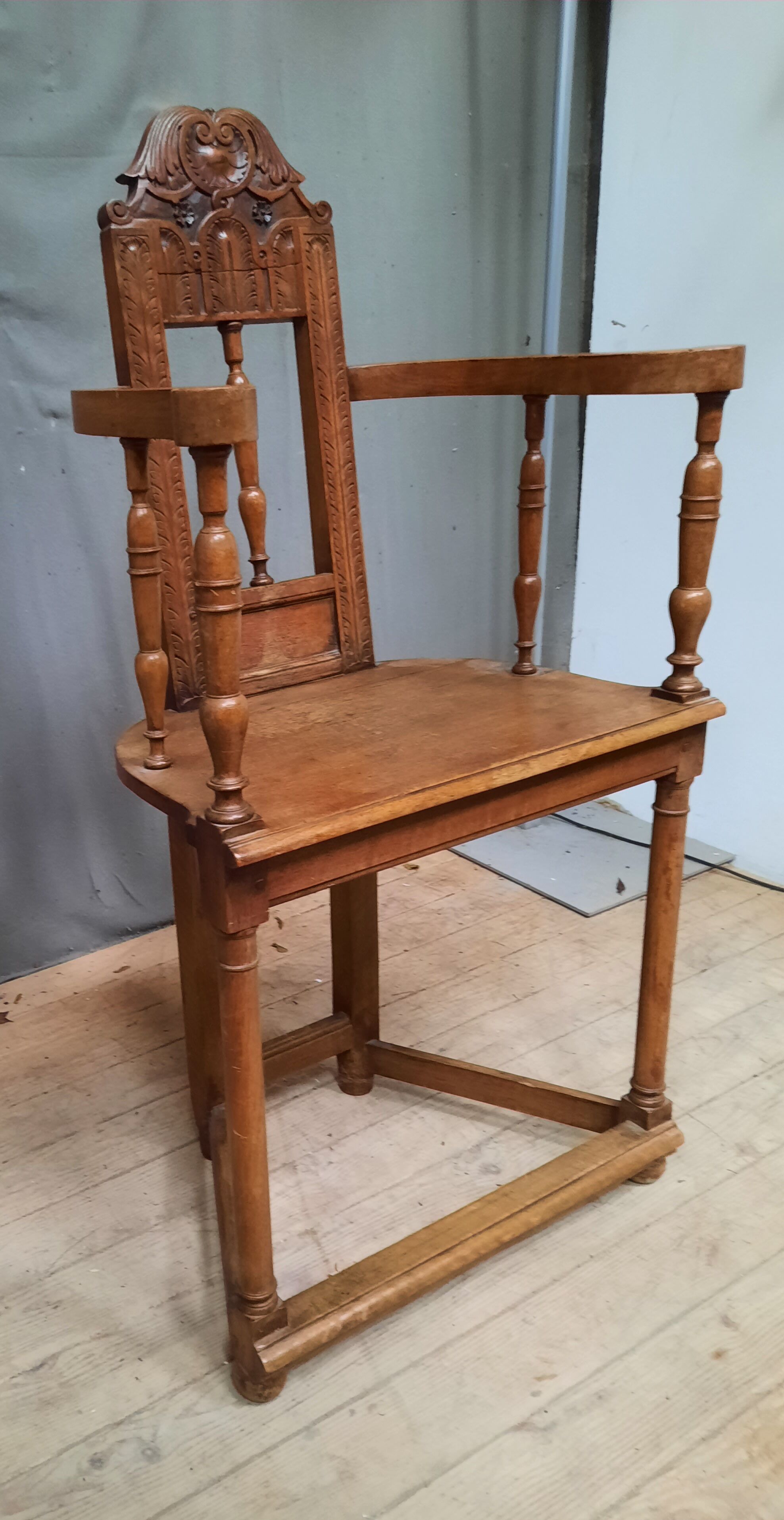Fauteuil de type Moyen Âge