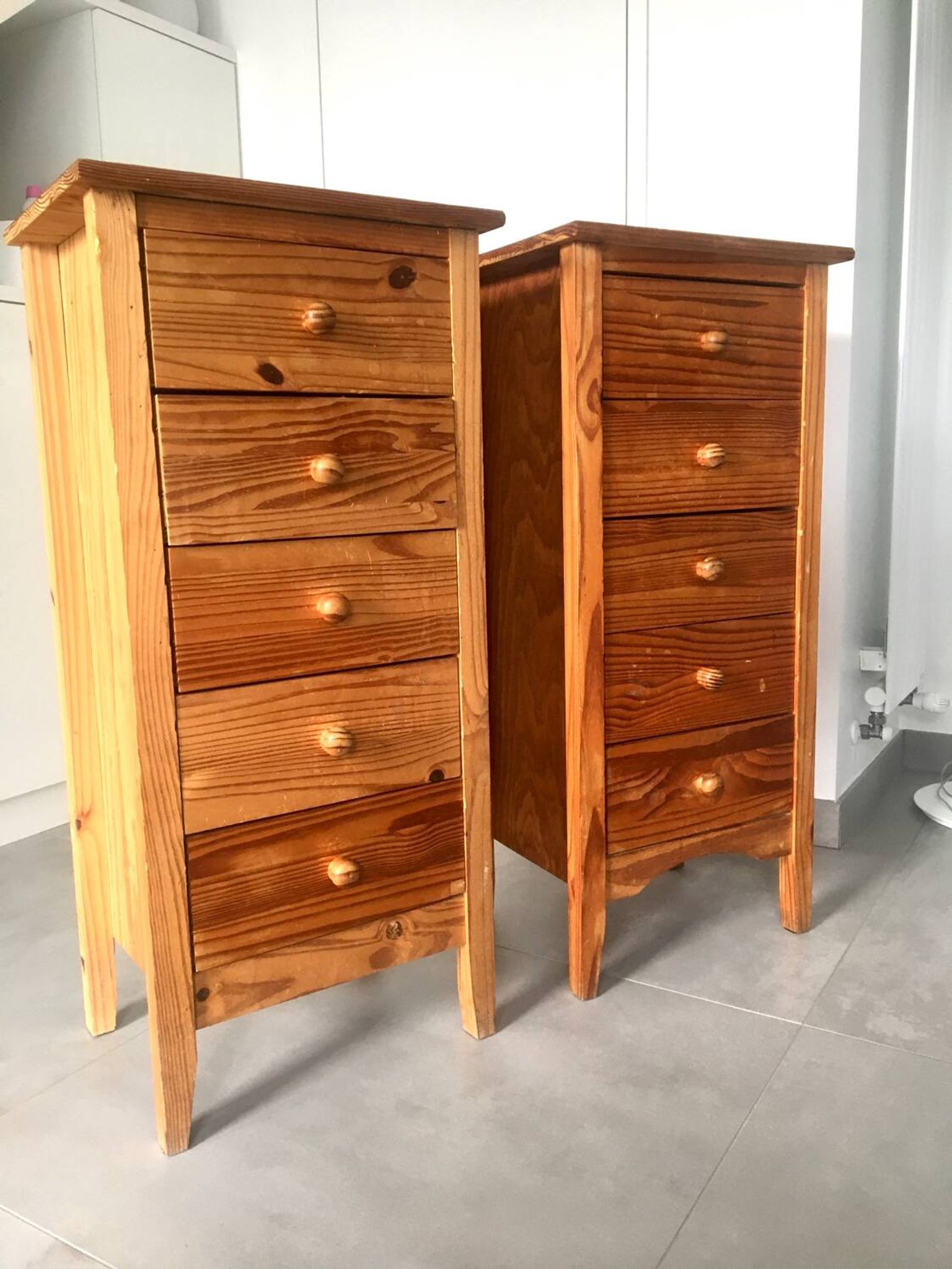 Paire de  chiffoniers 5 tiroirs en pin  . années 80